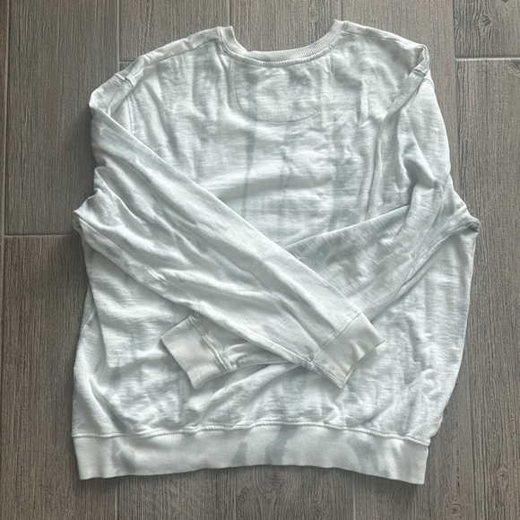 super cute and comfy size XL blue and white tie dye Pepperdine crewneck - Picture 3 of 4